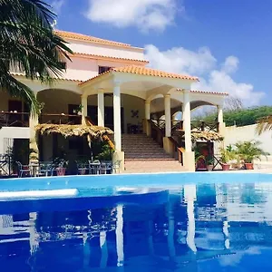 La Saladilla Bleach Club Hotel